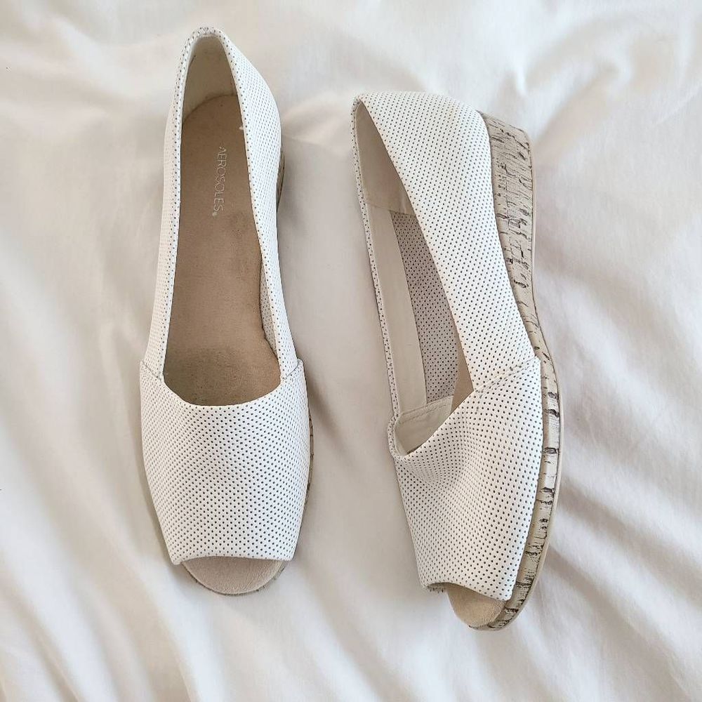 Aerosoles Sprig Break White Perforated Open Toe Wedge Heel Sandals Women's 10
